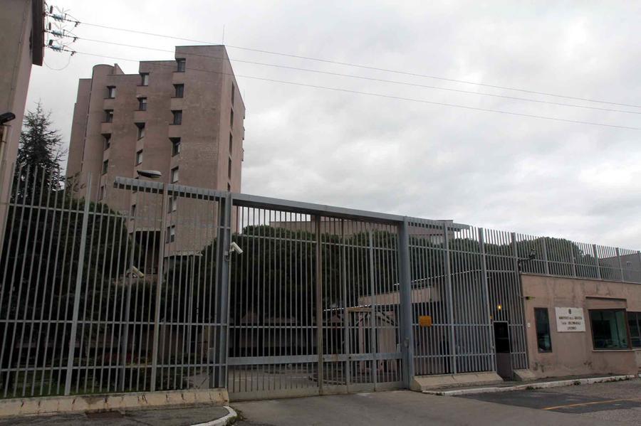L'ingresso del carcere delle Sughere