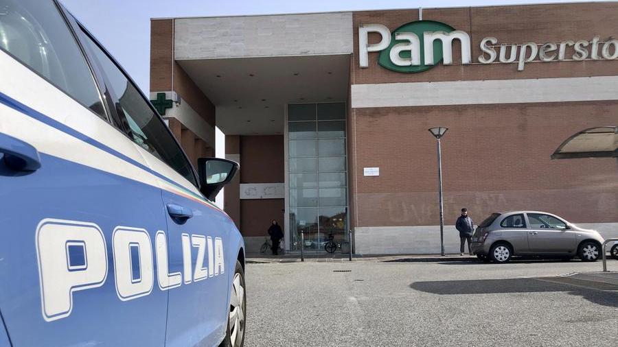 La polizia in piazza Saragat