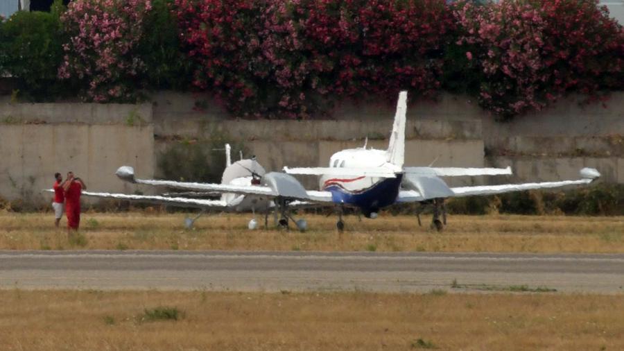 Olbia, atterraggio d’emergenza per un Piper in avaria