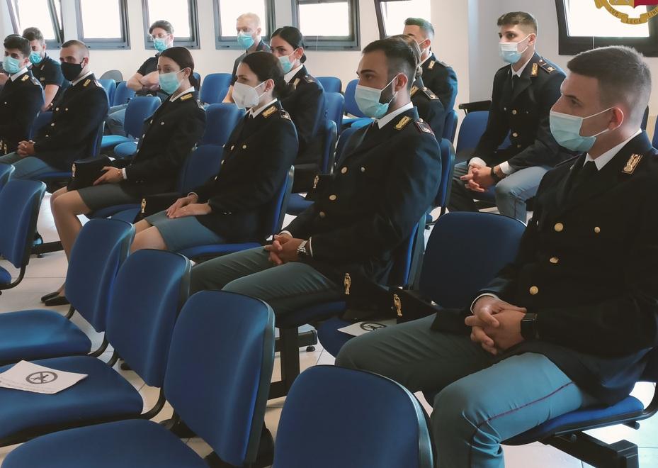 Modena Da domani poliziotti con il taser E il Questore accoglie 24 nuovi agenti 