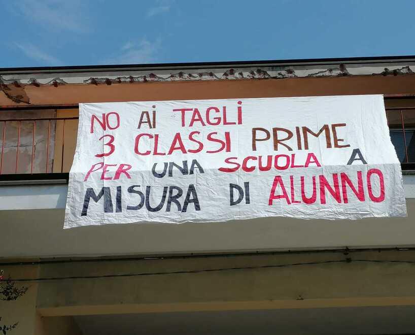 «No agli accorpamenti delle prime» Una lettera aperta dei docenti