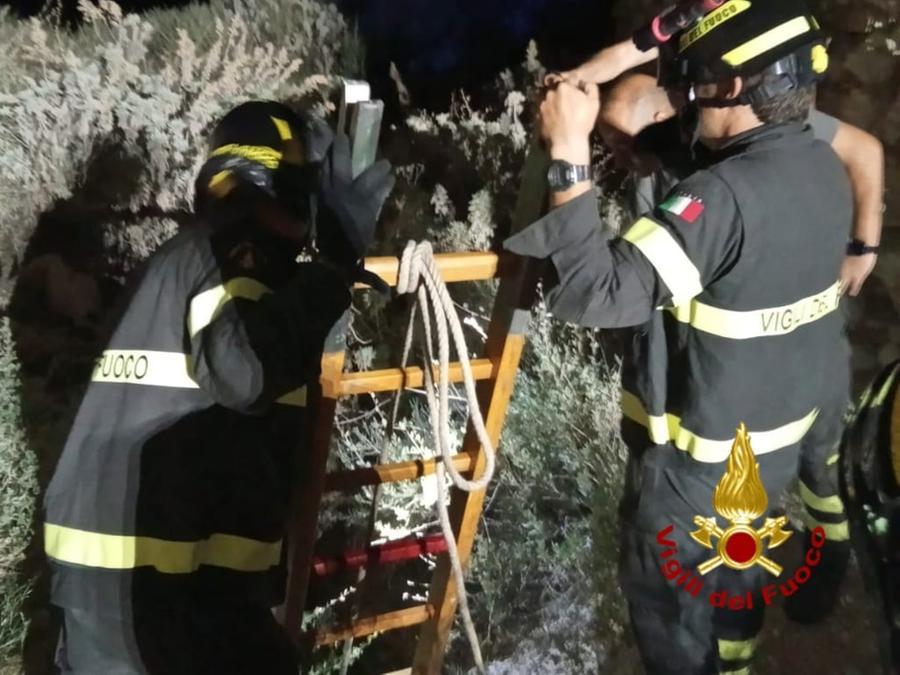 Cagliari, cade in un pozzo: salvato nel cuore della notte dai vigili del fuoco