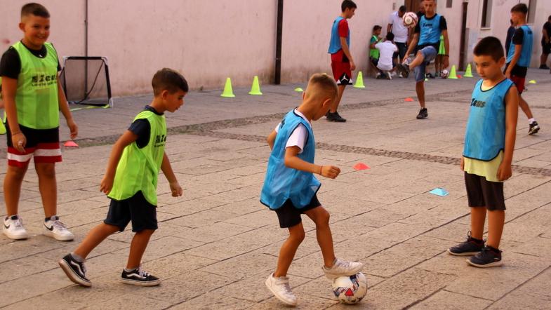 A Sassari nel centro storico ora si gioca a calcio