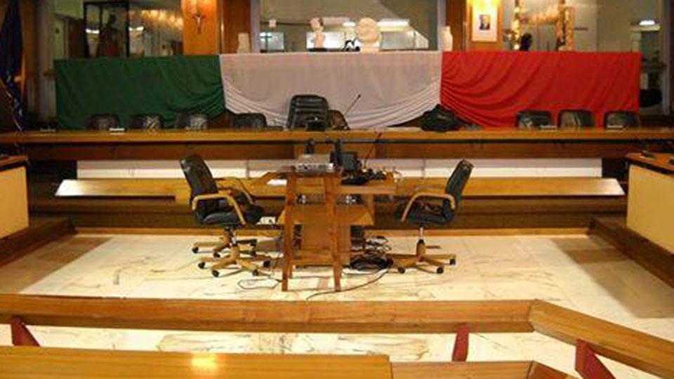 Comune, a Massa scoppia il caso commissioni senza gli invitati 