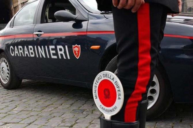 Modenese minacciata con pistola e rapinata del rolex davanti ai figli a Misano