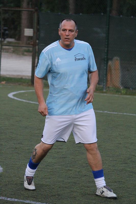 Tragedia a Pietrasanta, gli amici di Adò: «Lo aspettavamo alla partita, abbiamo perso un fratello» 