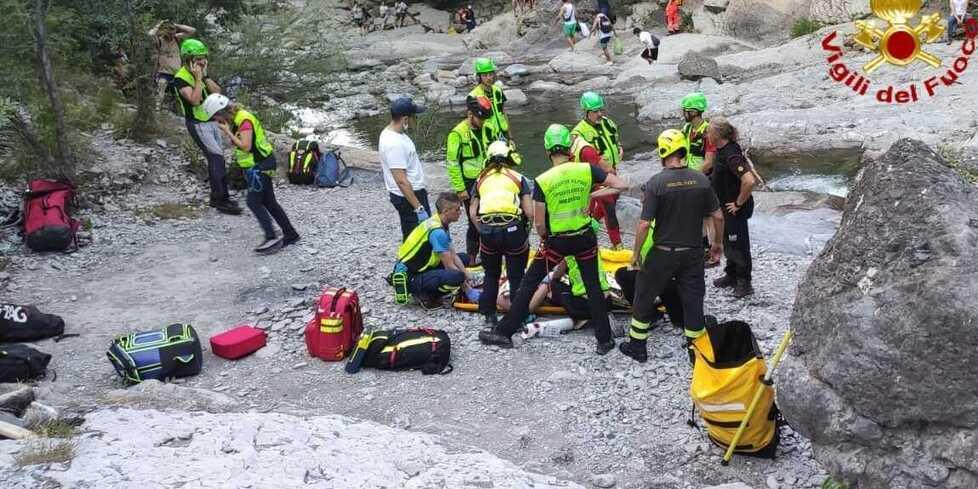 Si tuffa dalle cascate del Golfarone Ferito un 24enne di Carpi: è grave