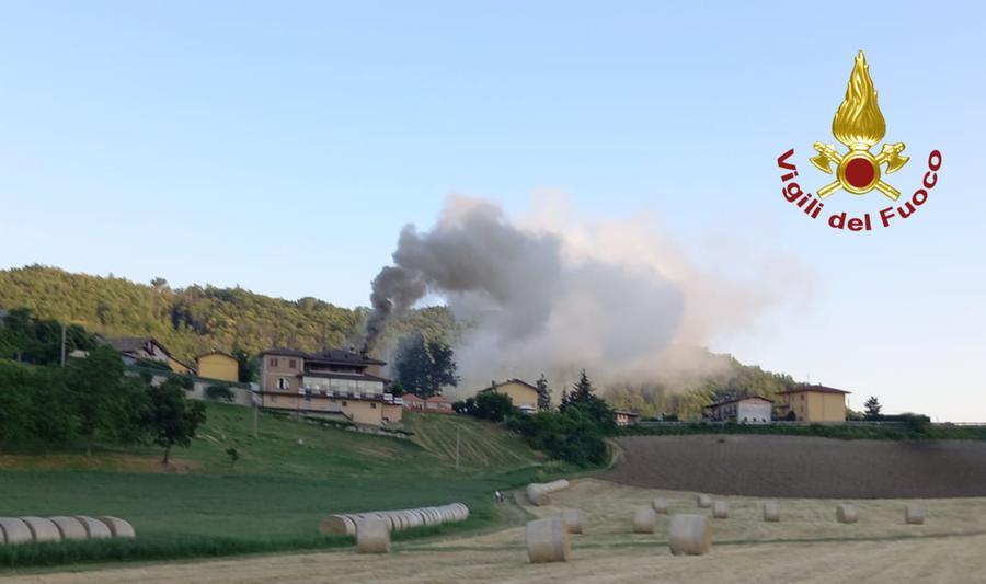 Pavullo, in fiamme cappa di ristorante a Querciagrossa