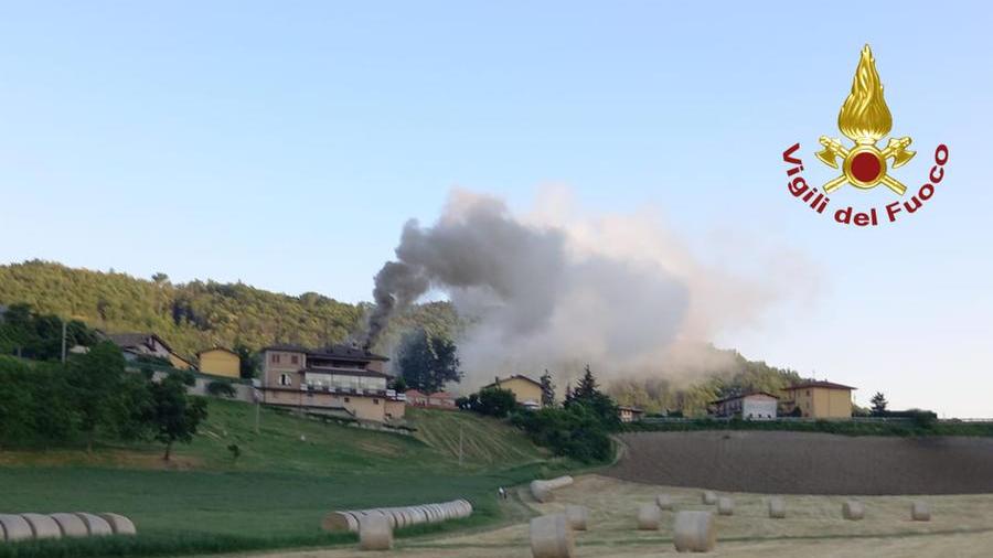 Pavullo, in fiamme cappa di ristorante a Querciagrossa
