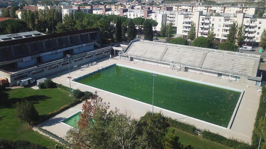 Una veduta della piscina comunale di Empoli