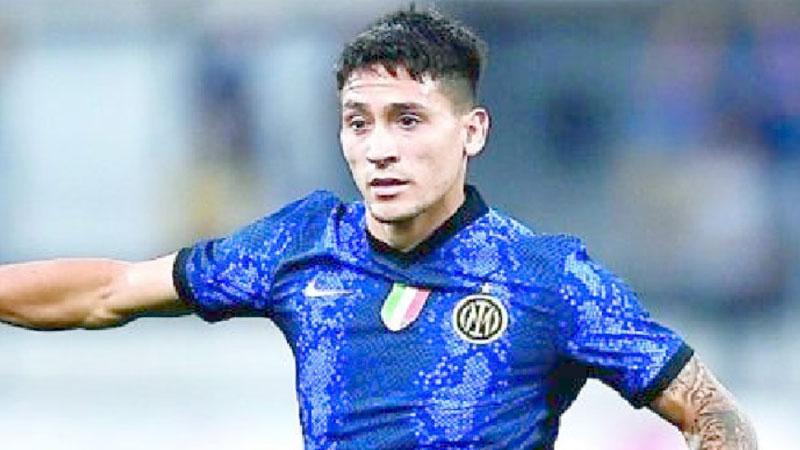 Oggi è il giorno di Martin Satriano. Si replica l’operazione Pinamonti