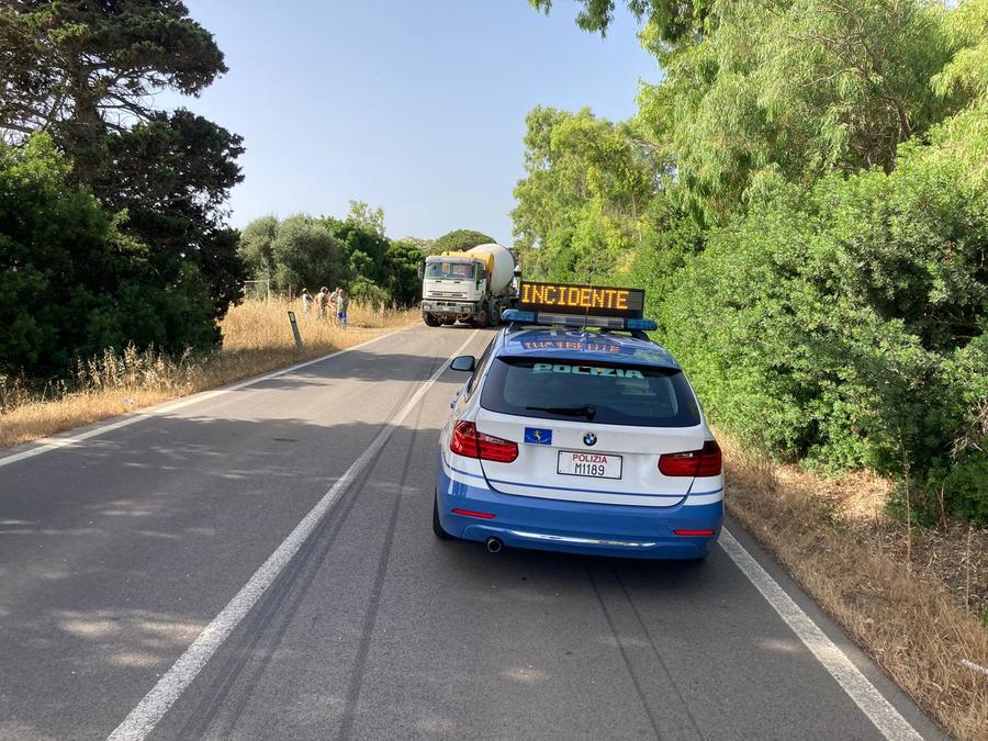 Con la moto contro un betoniera, un ferito ad Alghero