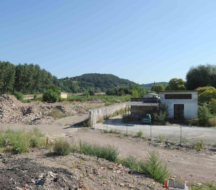 Una foto del 2010 dell’area degli  ex Macelli nella zona di Ponte alla Navetta