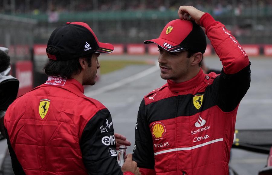 Formula 1: Sainz trionfa, rabbia Leclerc