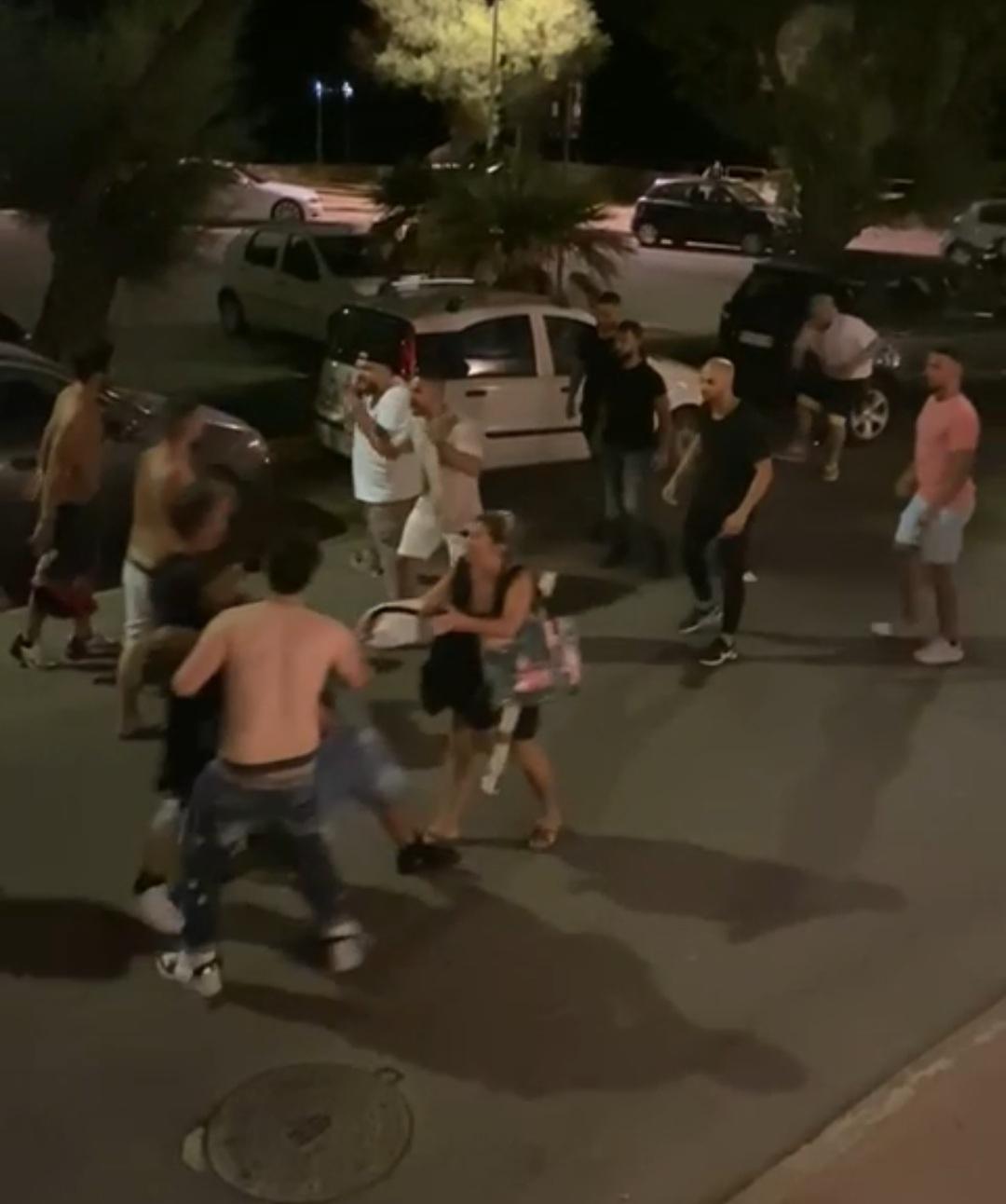 Porto Torres, maxi rissa a Balai: città fuori controllo durante la notte