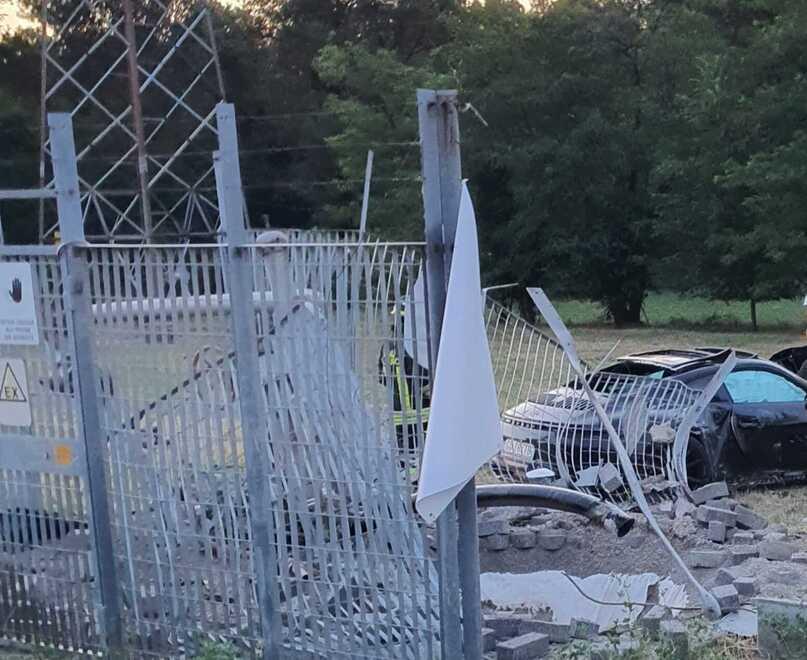 Veggia Ripristinata la cabina del gas distrutta dalla Porsche uscita di strada
