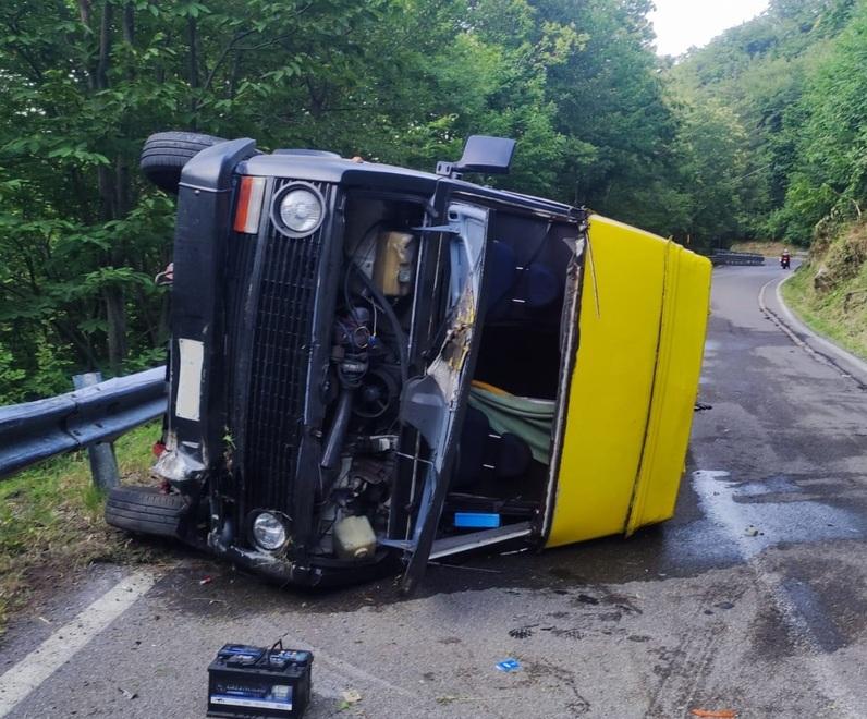 Riolunato, si ribalta con il camper per evitare lo scontro