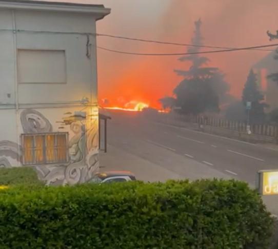 Maltempo con forte vento e fulmini. Case scoperchiate e incendi nella Bassa modenese