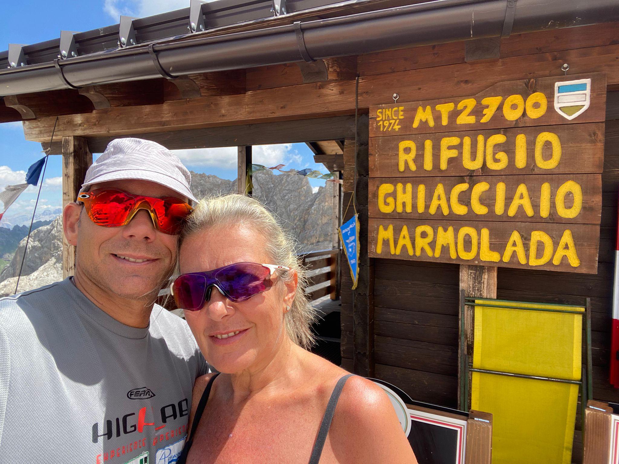 La foto che Gambogi e Pellegrini si sono scattati sabato al rifugio della Marmolada