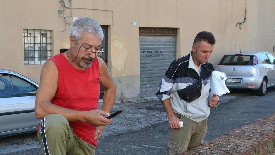 Morìa di pesci nel fosso, scatta l’allarme