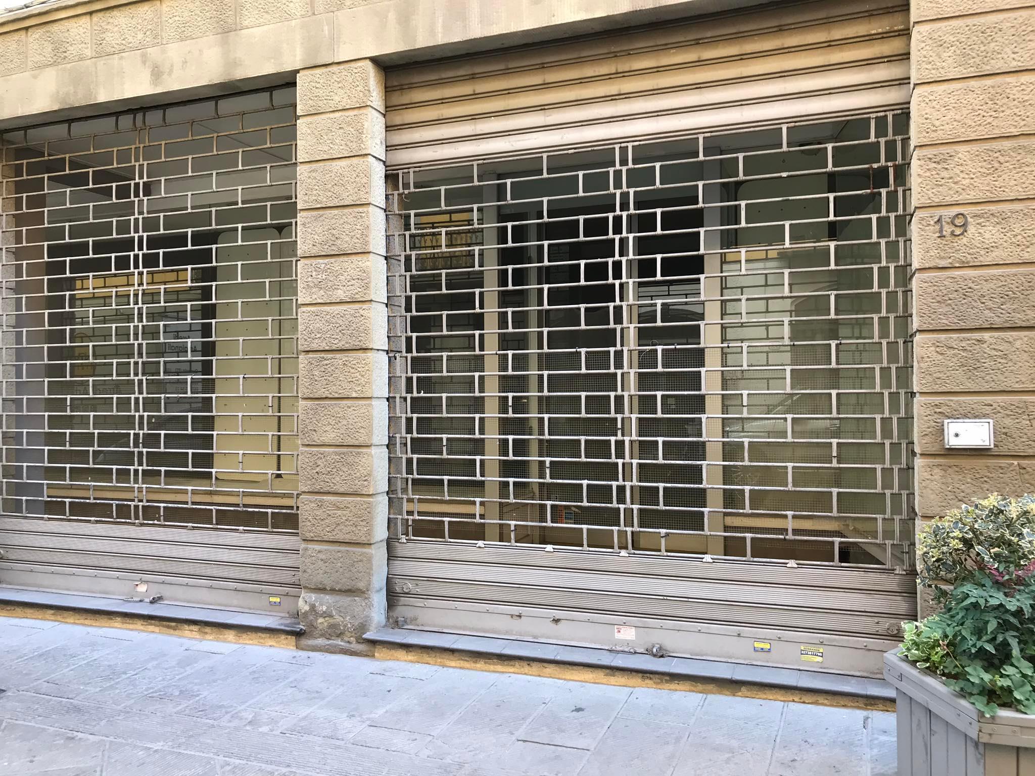 Serraglio re dei fondi sfitti, la strada “svuotata” di negozi 