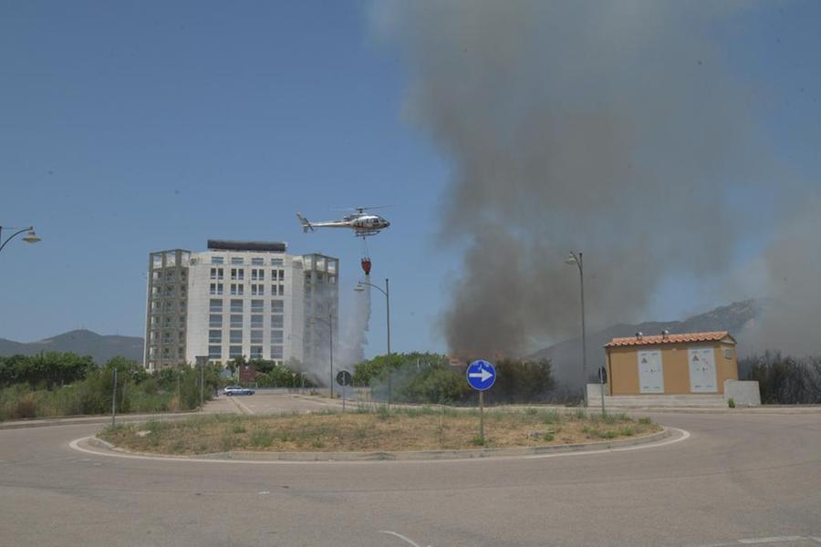 
	Elicottero in azione a Tilibbas (foto Vanna Sanna)

