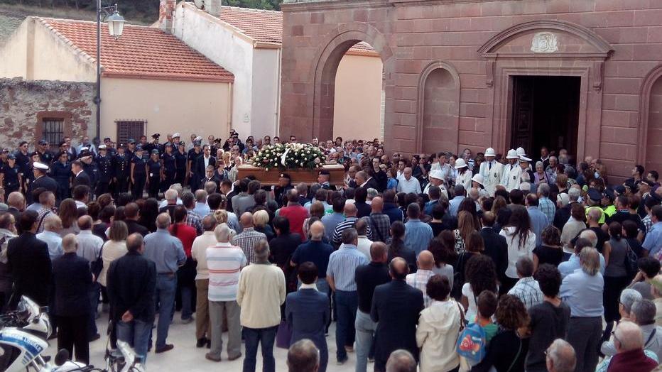 L’intera comunità al funerale di Sebastiano Cordedda 
