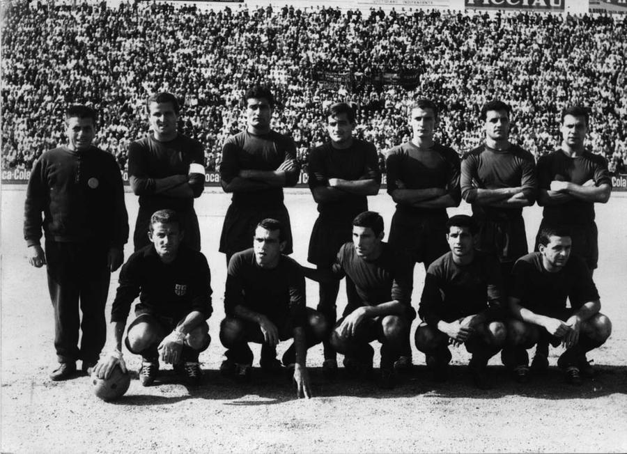 
	La squadra in campo nell&rsquo;ultima giornata del torneo il 21 giugno del 1964 con tro la Pro Patria battuta per 3-1 In piedi il massaggiatore Cantagalli e Spinosi, Longo, Rizzo, Riva, Torriglia e Mazzucchi Accosciati Colombo, Martiradonna, Greatti, Tiddia e Cappellaro

