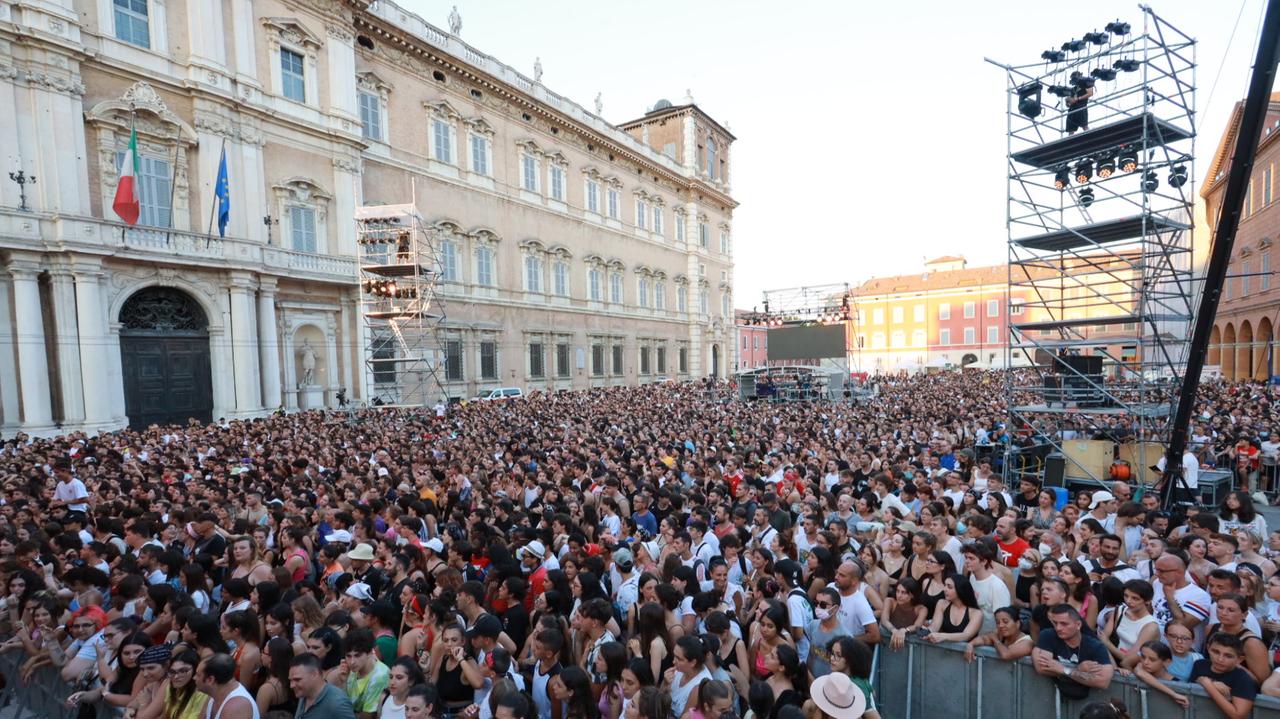 Radio Bruno Estate a Modena Primi fan in fila già dalle 17 «Non possiamo perdercelo» 