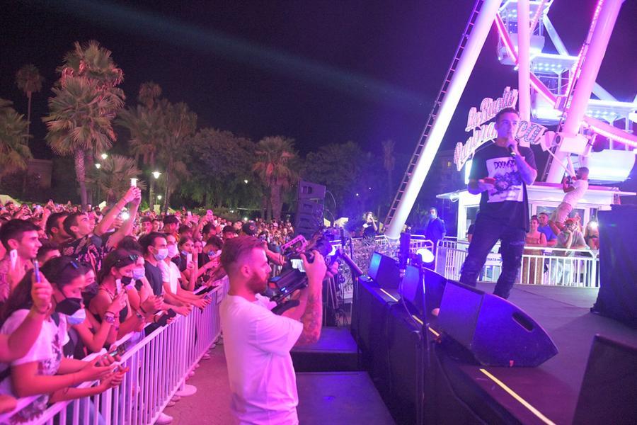 Salmo contro Lucarelli sul live abusivo di Olbia