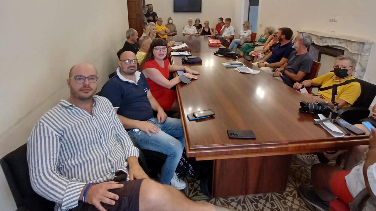 Il tavolo dei promotori del referendum contro l’ospedale