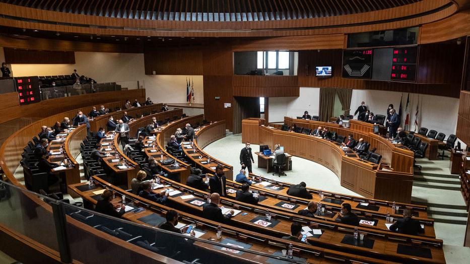 Consiglio regionale contro l’off-shore: «Ora stop alle pale eoliche»