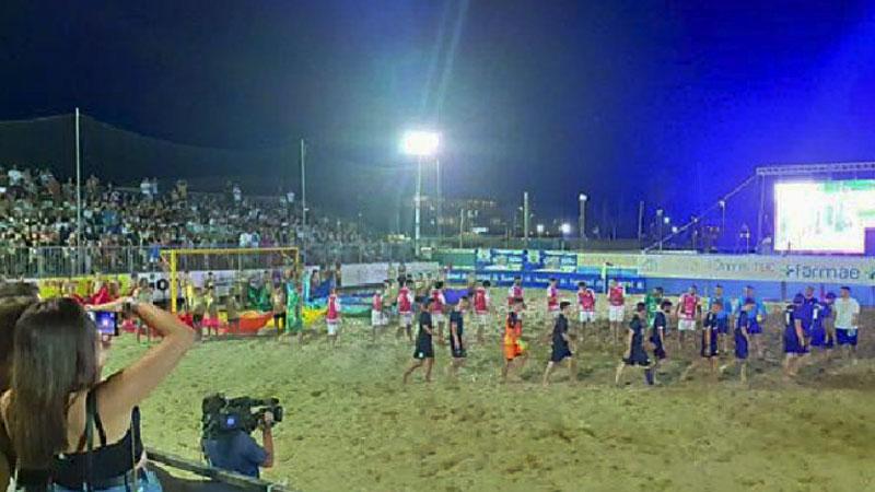 La sfilata delle due finaliste del torneo Valenti