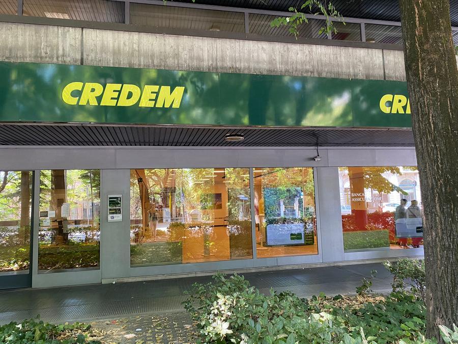 Bandito solitario rapina la cassiera del Credem