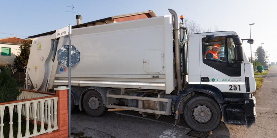 Ostellato, raccolta rifiuti sotto accusa