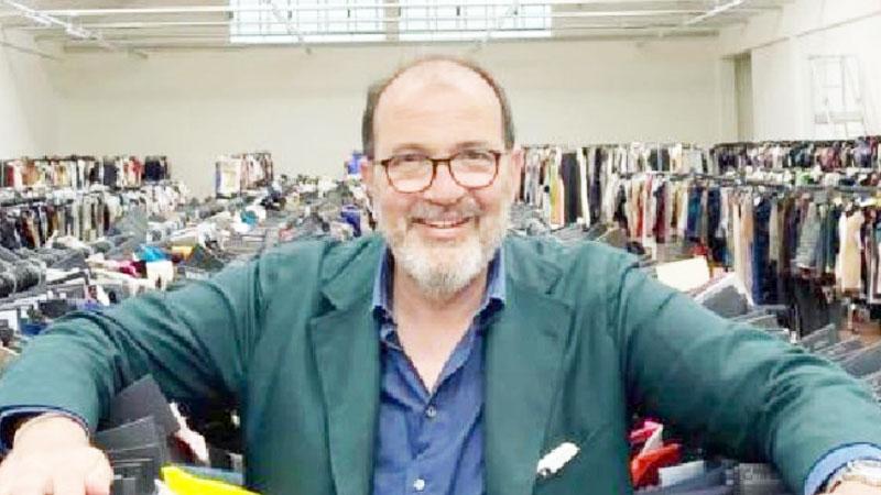 
	Luigi Ricceri all&rsquo;interno del suo magazzino

