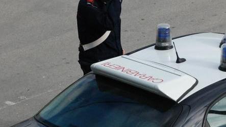 Minaccia sposi e carabinieri: in manette