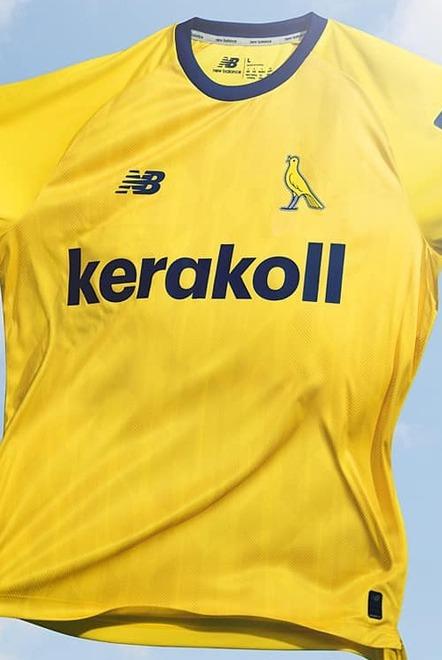 Il Modena svela la nuova maglia I tifosi si uniscono: «Fantastica»