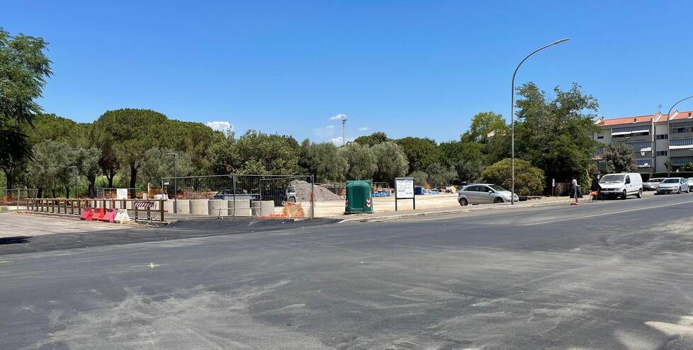 In alto  l’incrocio fra via  della Pace e via Romagna appena riasfaltato (Foto Giorgio)