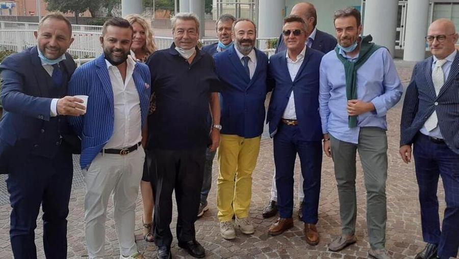 11 settembre del 2020, Spinelli insieme ai nuovi  soci dell’As Livorno. È questa la compagine societaria che porterà l’As al fallimento