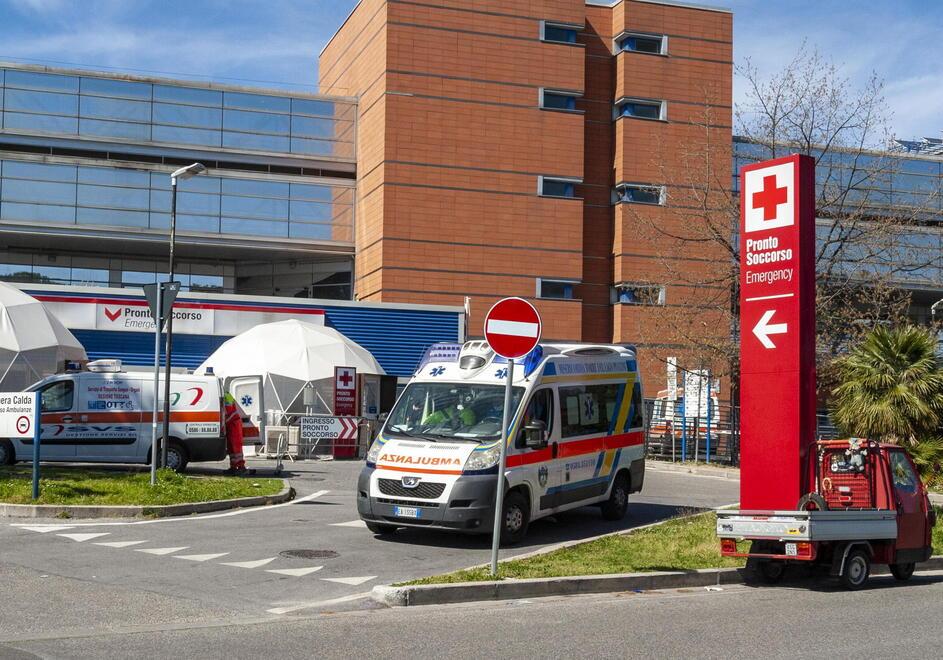 Il Covid in Versilia: quasi 1.200 i contagiati, 25 pazienti ricoverati in ospedale 
