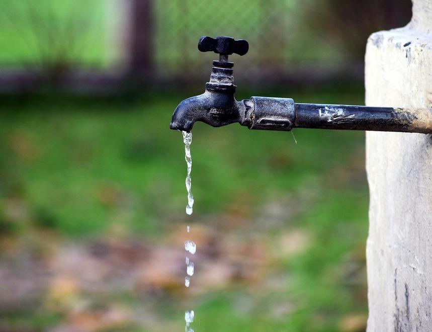 Siccità, a Prato oltre metà dell’acqua “persa” nella rete distributiva 