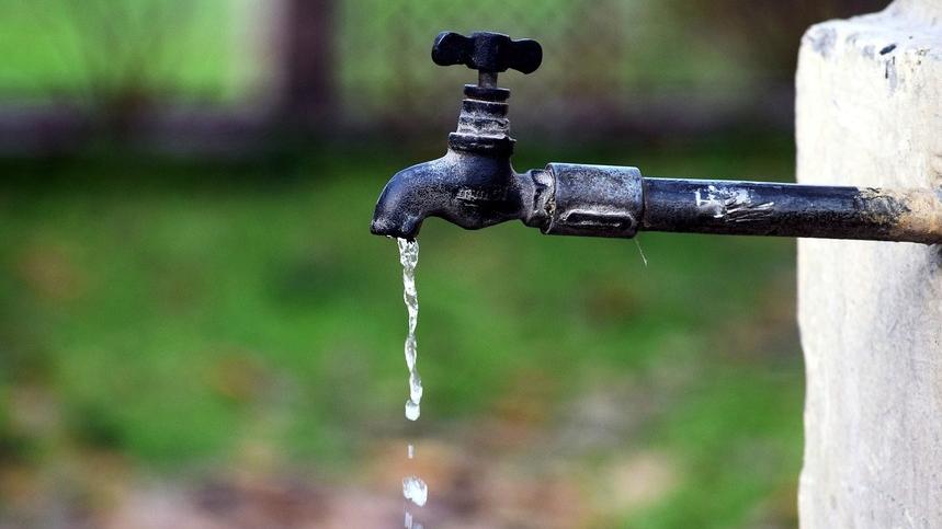 Siccità, a Prato oltre metà dell’acqua “persa” nella rete distributiva