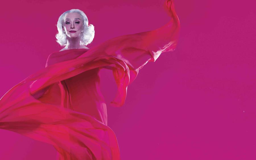 Drusilla Foer porta in scena la sua “Eleganzissima estate”
