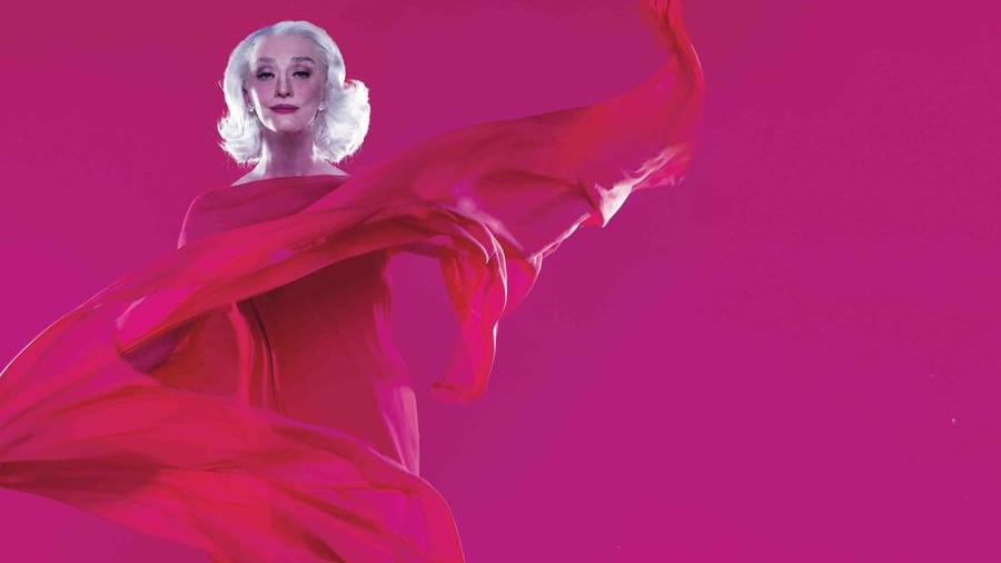 Drusilla Foer porta in scena la sua “Eleganzissima estate”