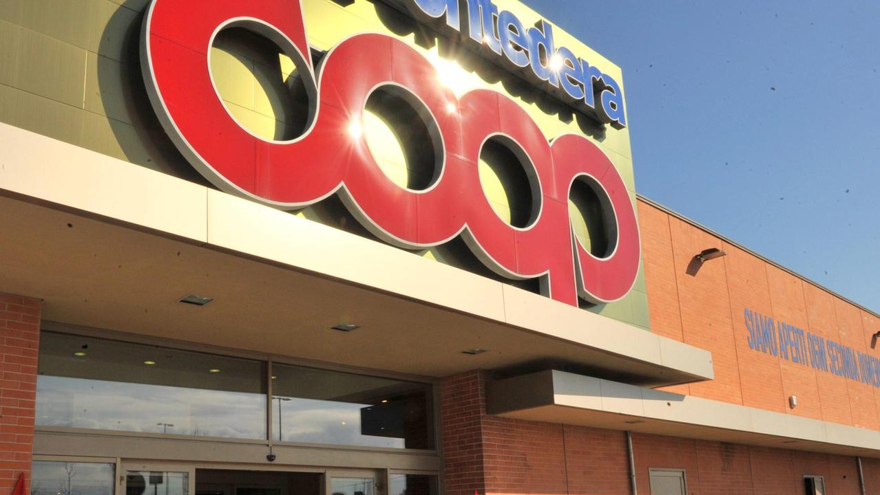 Scivola per colpa della maionese, Coop condannata a risarcirla