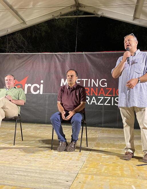 Lucano racconta l’accoglienza al meeting antirazzista a Cecina