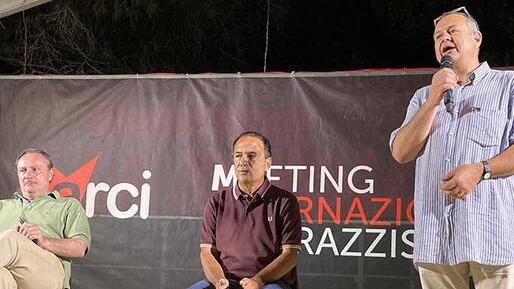 Lucano racconta l’accoglienza al meeting antirazzista a Cecina