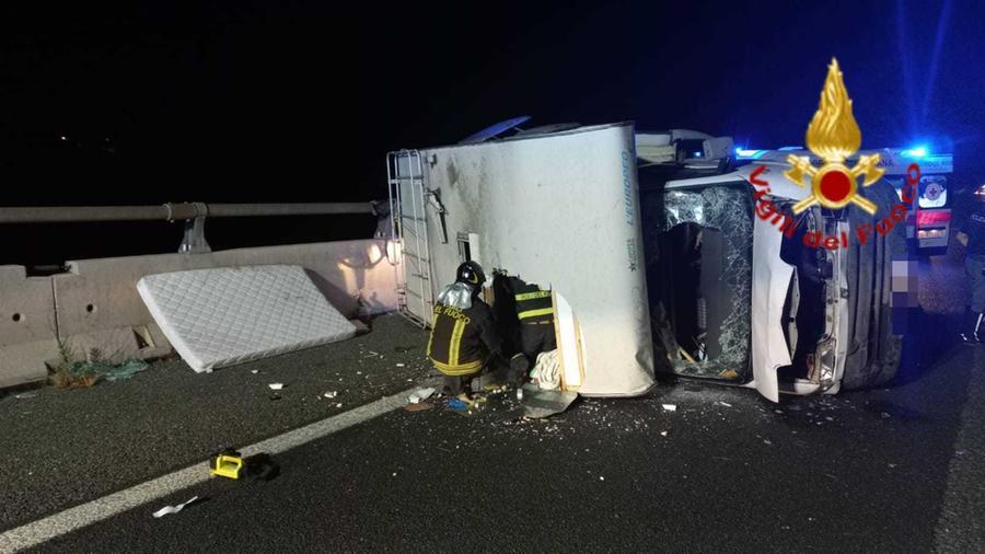 
	Il camper ribaltato in autostrada


