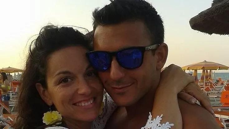 
	Laura insieme al marito

